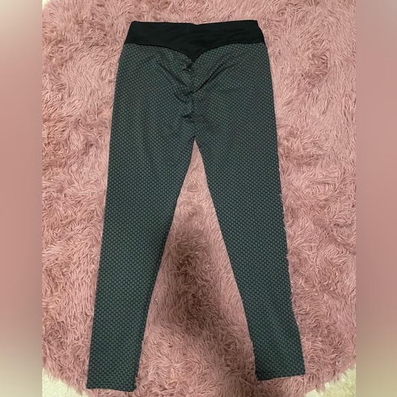 Booty lifting Leggings/ New without tags - Picture 4 of 5
